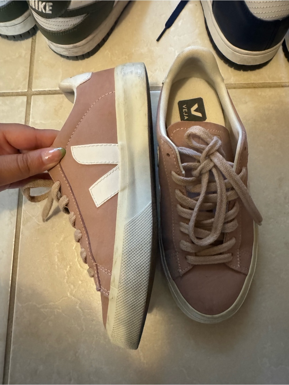 Veja Women Pink V-10 Style Low-Top Sneakers